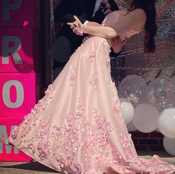 Baby pink flowery prom dress - Picture 2 of 3